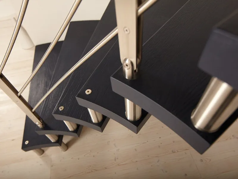 Scala futura novilinea con finitura scura