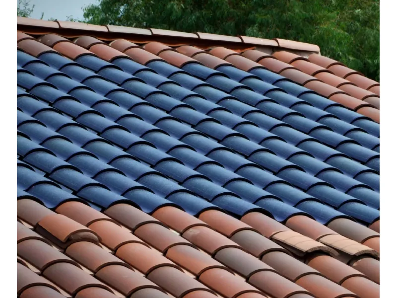 Pannelli fotovoltaici a forma di tegola