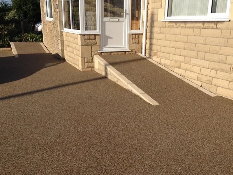 Driveway di SureSet, pavimento continuo carrabile drenante in resina