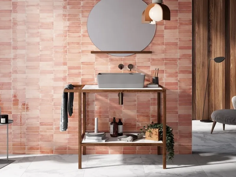 I piccoli elementi Tbrick di Sartoria by Terratinta Group per il bagno minimale Peach Fuzz