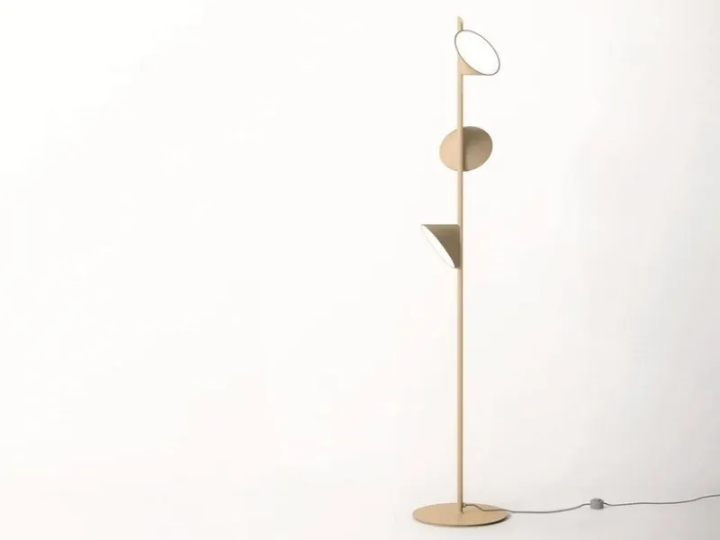 Piantane con luce regolabile