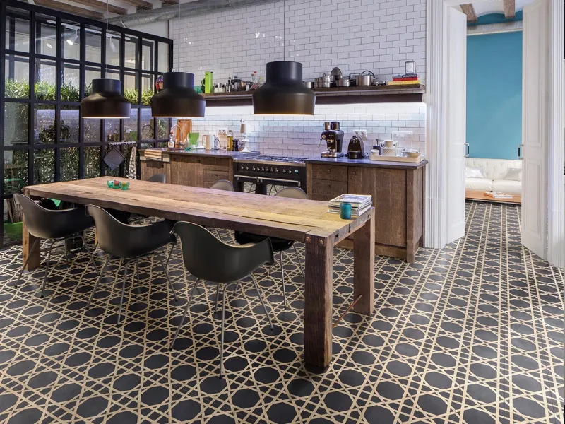 Bisazza propone le piastrelle in gres effetto cementine modello GUSTAV MARQUINIA