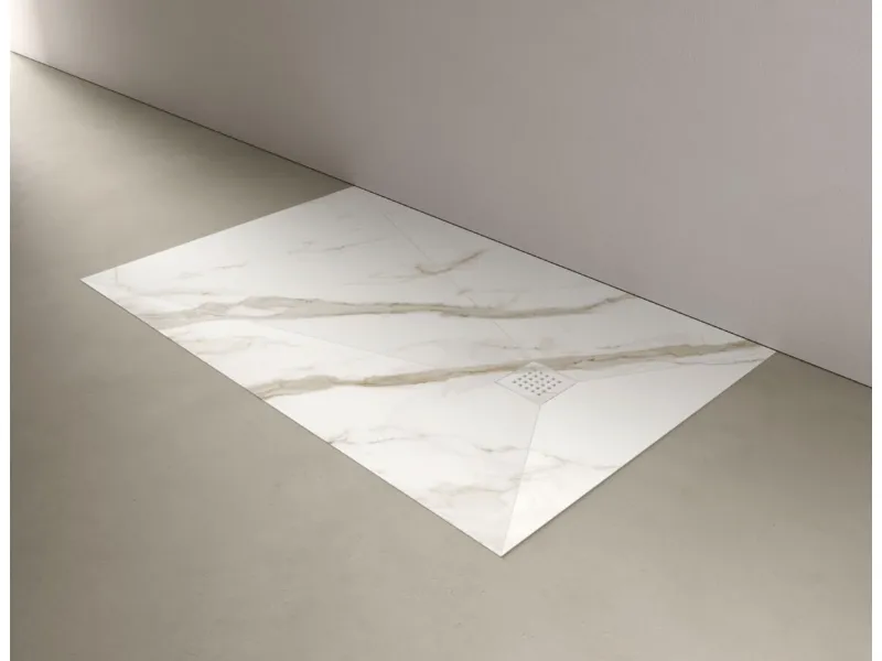 Il piatto doccia Blade Disenia è in gres Laminam