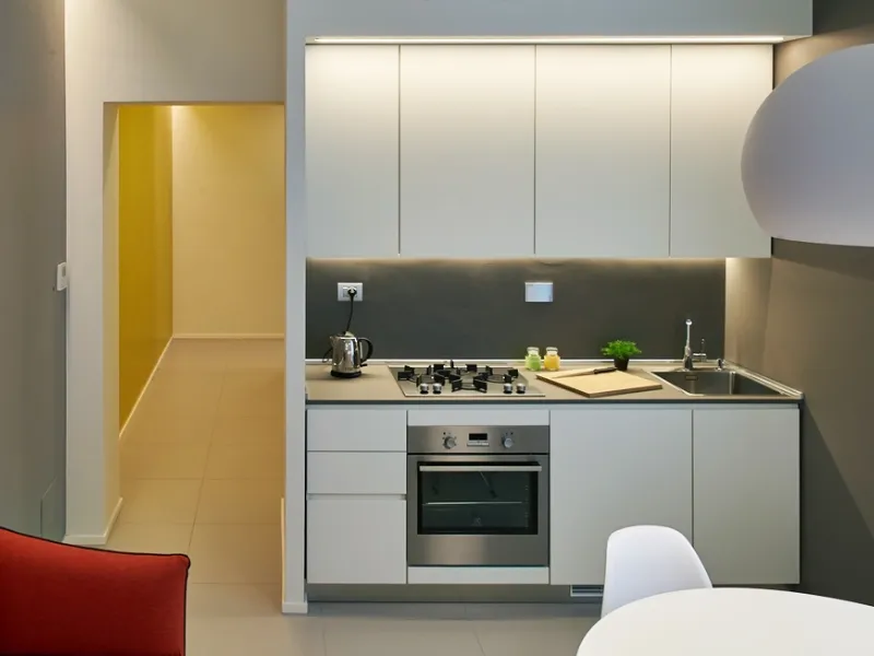Alassio, alloggio di piccole dimensioni, particolare della cucina, ArchiDesignLab.com