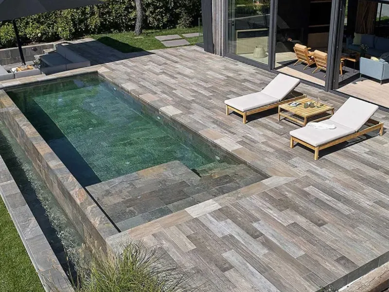 Piscina a sfioro di Rosa Gres