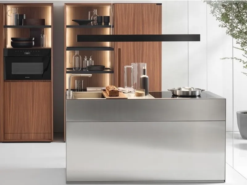 Inox e legno per l’insieme Small Living Kitchens by Falper