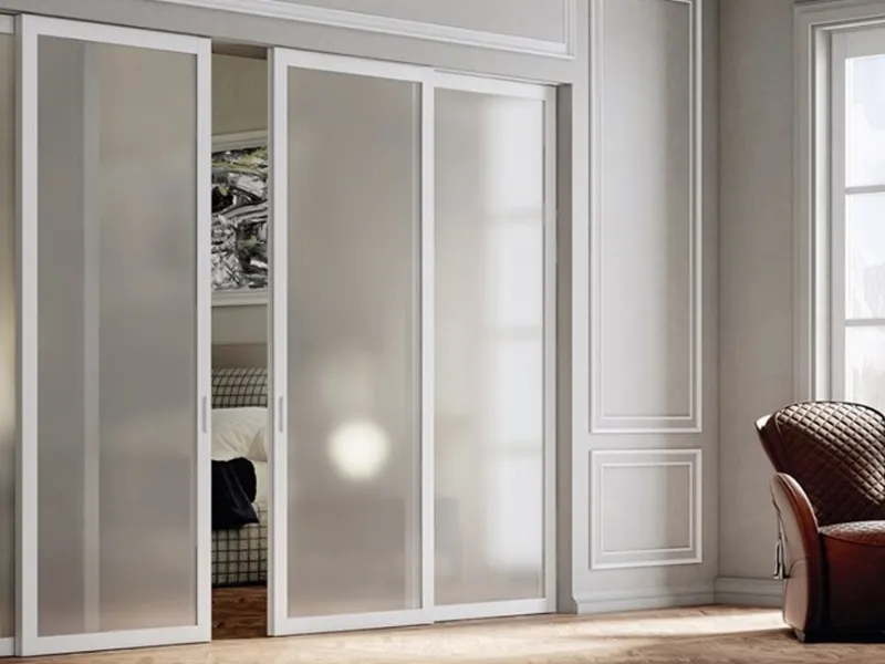 LITE, porta scorrevole in vetro satinato di Ghizzi & Benatti, collezione Entry