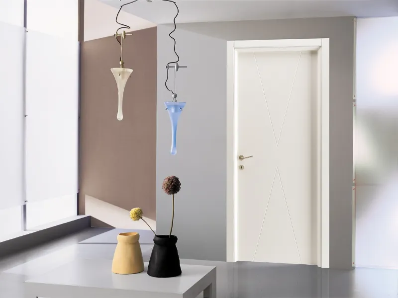 Un modello di porte per interni bianca
