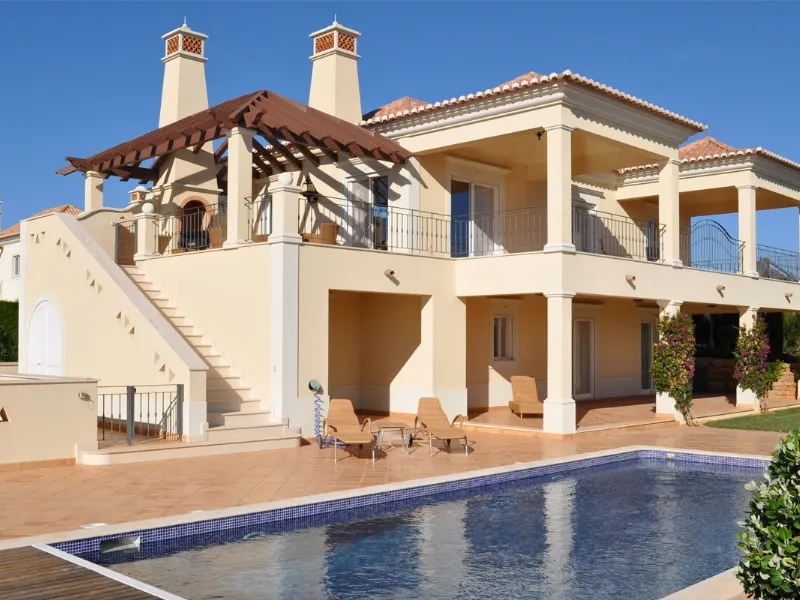 casa con piscina