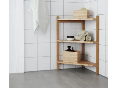 Lo scaffale angolare in bambù Rågrund nella versione bassa