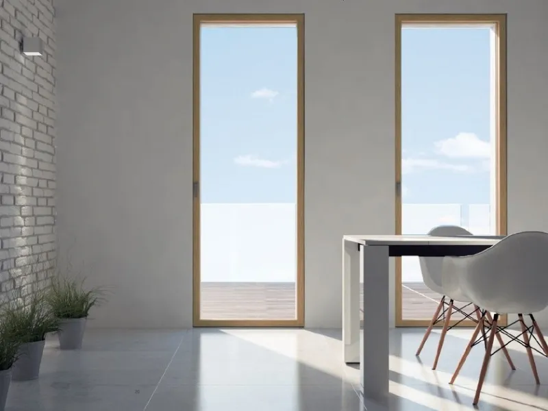 Porta finestra a battente con doppio vetro in legno Skyline Door di Carminati 
