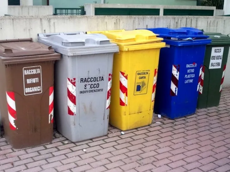 Bidoni raccolta differenziata