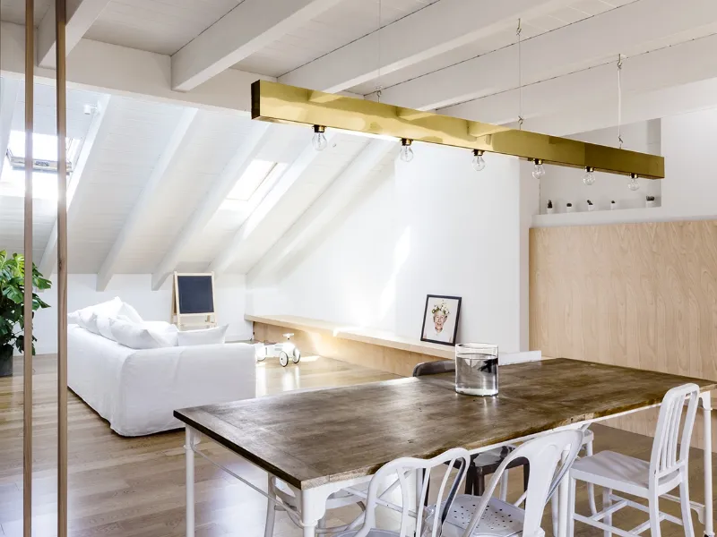 Trasformazione di una mansarda, progetto dello studio Archiplanstudio (Busto Arsizio)