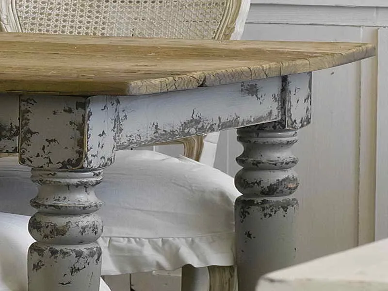 tavolo restaurato in stile shabby chic