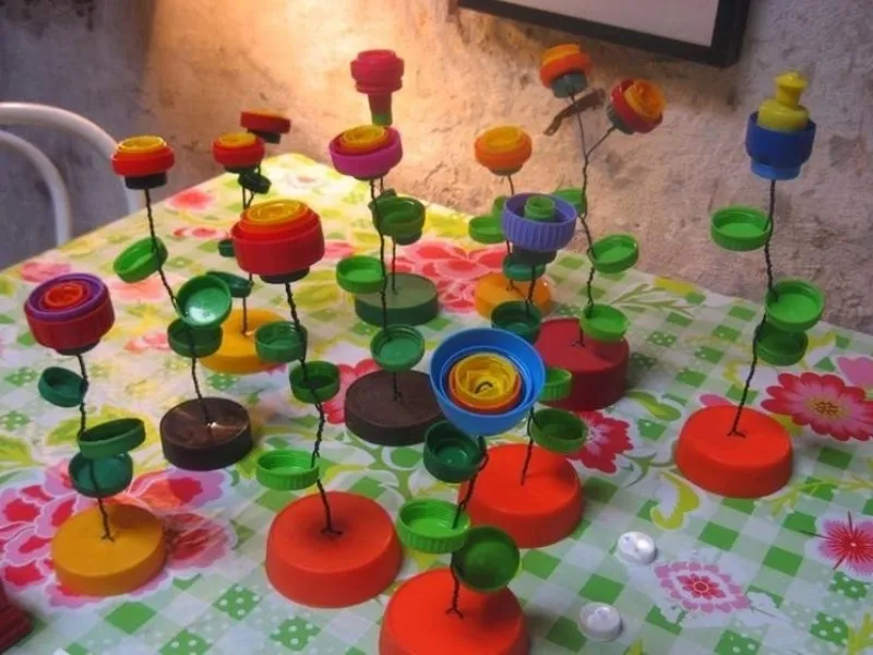 Riciclo creativo tappi di plastica