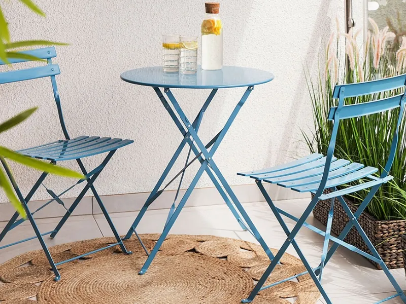 Set da caffè modello Fiori di Beliani in acciaio verniciato
