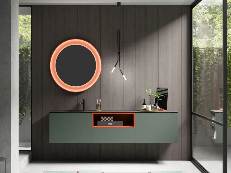 Nel bagno CartaBianca Cerasa, luci led attorno al lavabo, con specchio Moon e lampada a soffitto Twins
