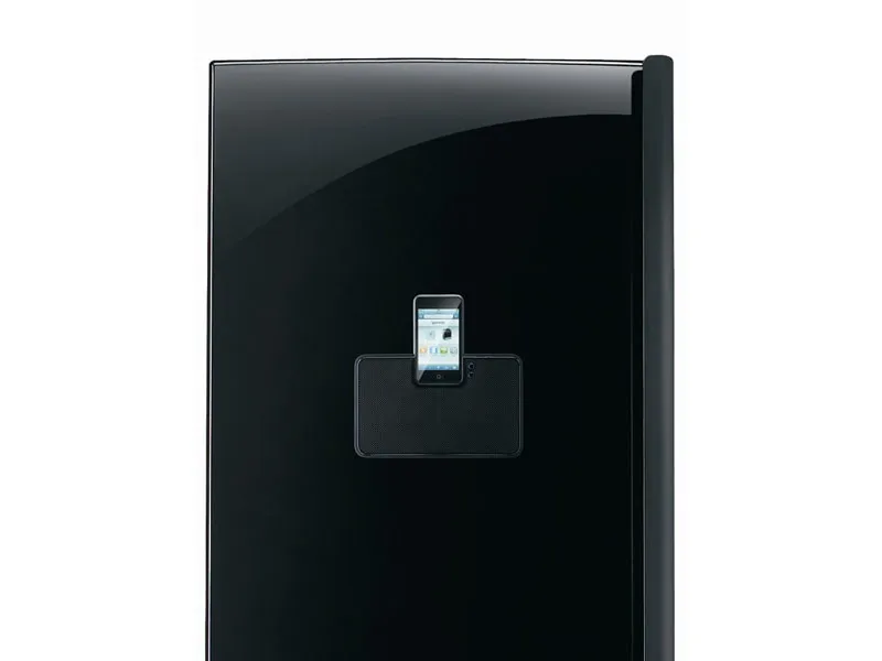 anta nera di frigorifero con supporto iPod