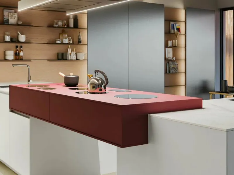 Sistema cucina della collezione All-arounD, blocco cucina in Fenix NTM Rosso Jaipur