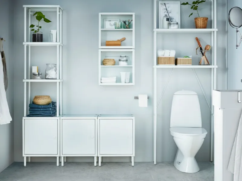 Bagno arredato con i mobili della serie Dynan Ikea.
