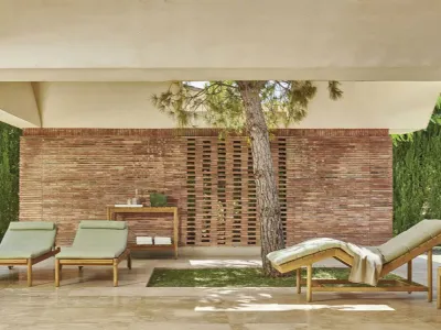 Barcode - Lettino relax di Varaschin con doghe in legno di teak