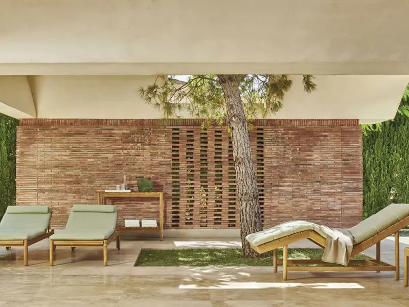 Barcode - Lettino relax di Varaschin con doghe in legno di teak