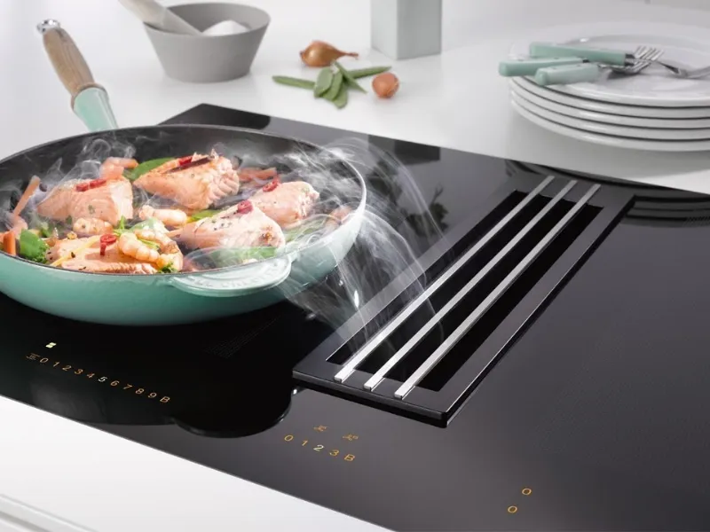 Il piano a induzione Miele KMDA 7774-1 FR