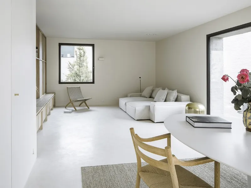 Continuità visiva e design minimale per le superfici in microcemento