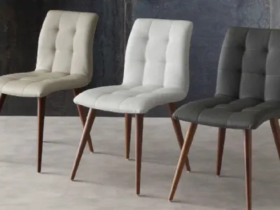 La sedia in legno ed ecopelle Konnor in vendita su Smart Arredo