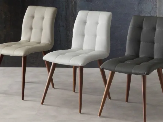 La sedia in legno ed ecopelle Konnor in vendita su Smart Arredo