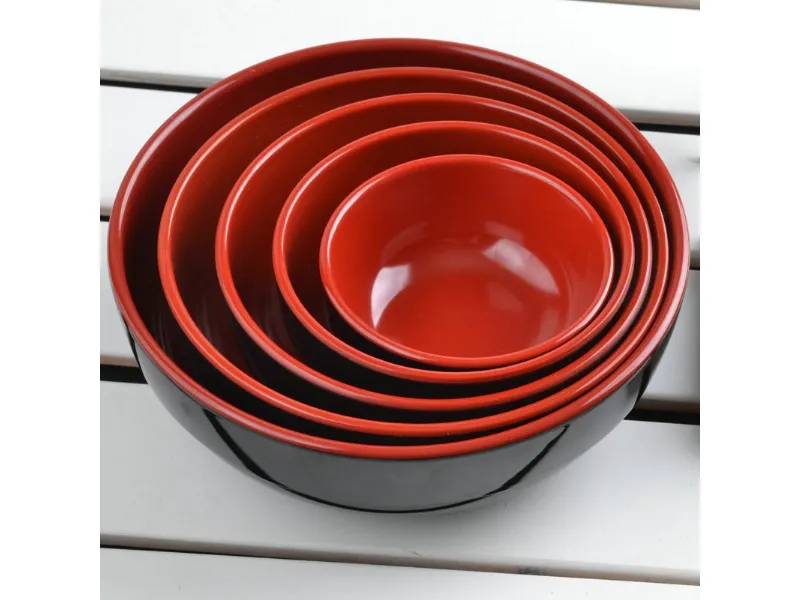 Piatti colorati plastica rigida