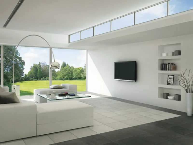 Tv schermo piatto in salone grande e bianco