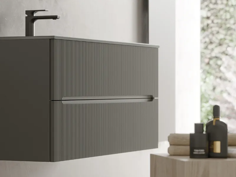 Dettagli di materiali, finiture e colori: l'estetica della base è esaltata dall'