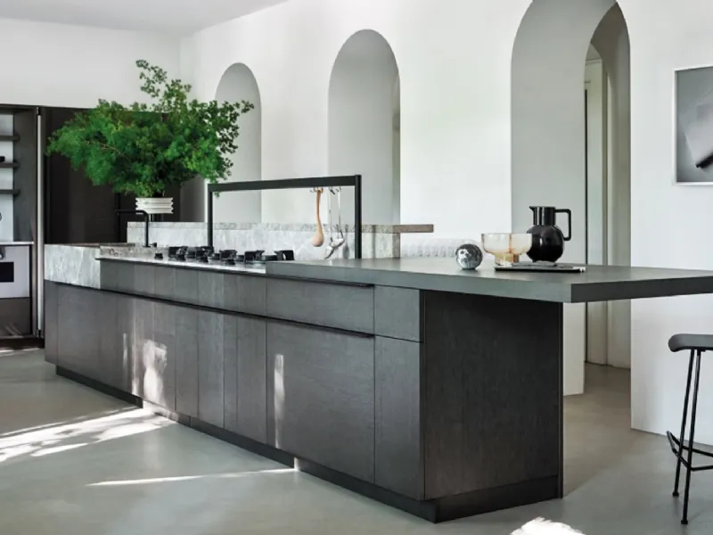 Cucina in rovere e marmo con isola Intarsio by Cesar