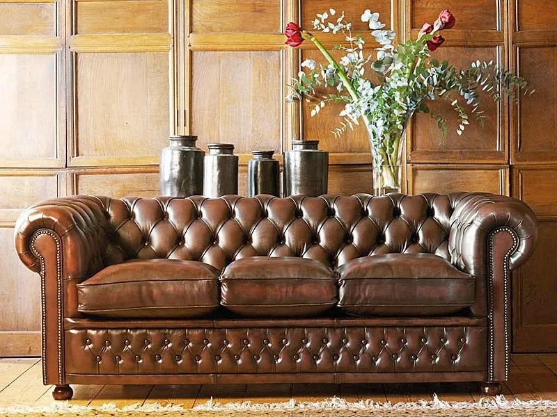 Bellissimo modello di divano CHESTERFIELD