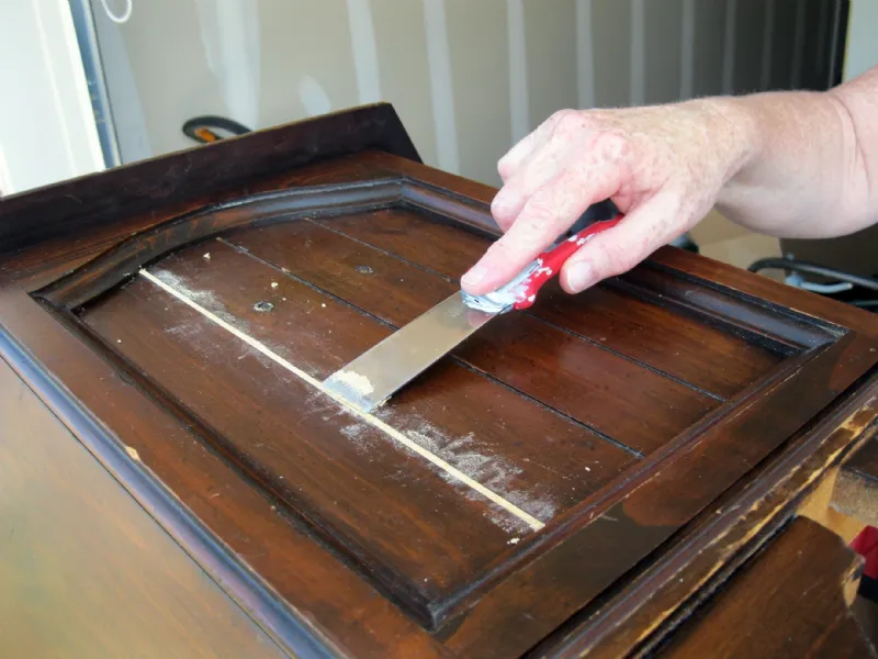 Preparazione stucco per legno
