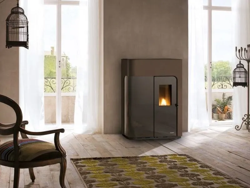 Profondità slim di 32 cm per la stufa Ecofire Elisabeth Idro