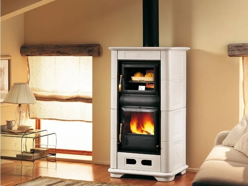 Stufa a legna con forno