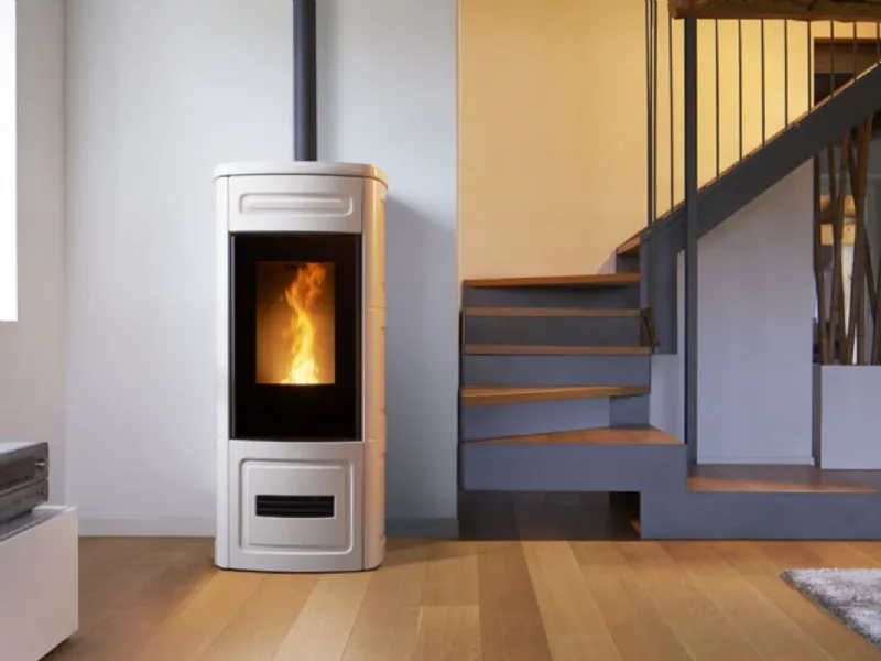 Stufa a pellet P230C di Piazzetta, tutto il calore che vuoi col sistema di ventilazione brevettato Multifuoco