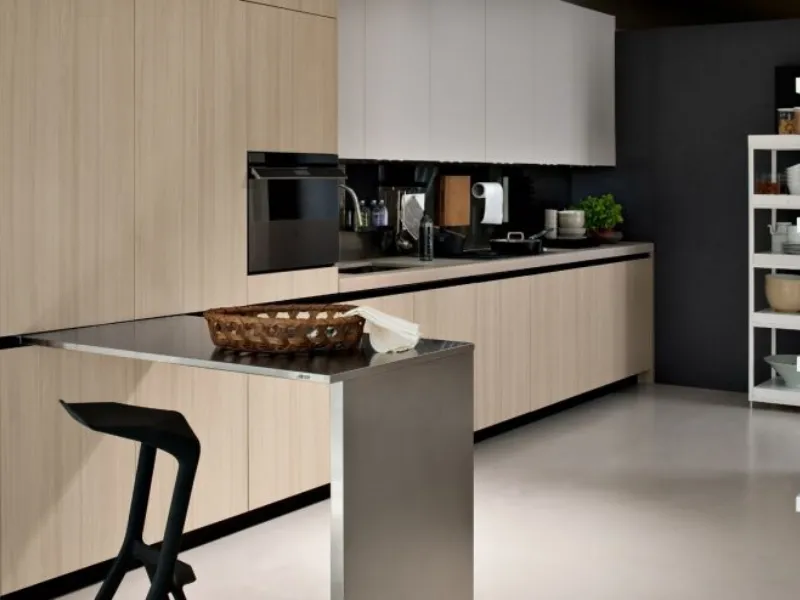 Cucina con tavolo a scomparsa