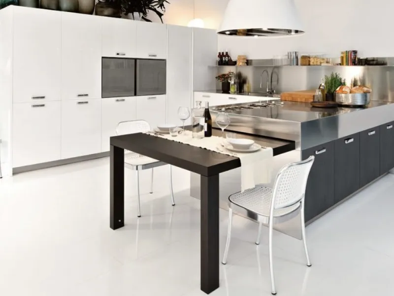 Cucina con tavolo estraibile by Elmar