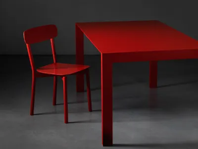 Tavolo rosso con sedia rossa