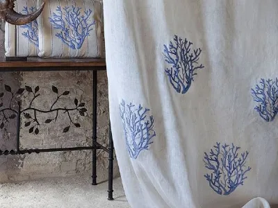 Coralli su tende, tovaglie e spunge