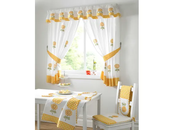 Classiche tendine da cucina