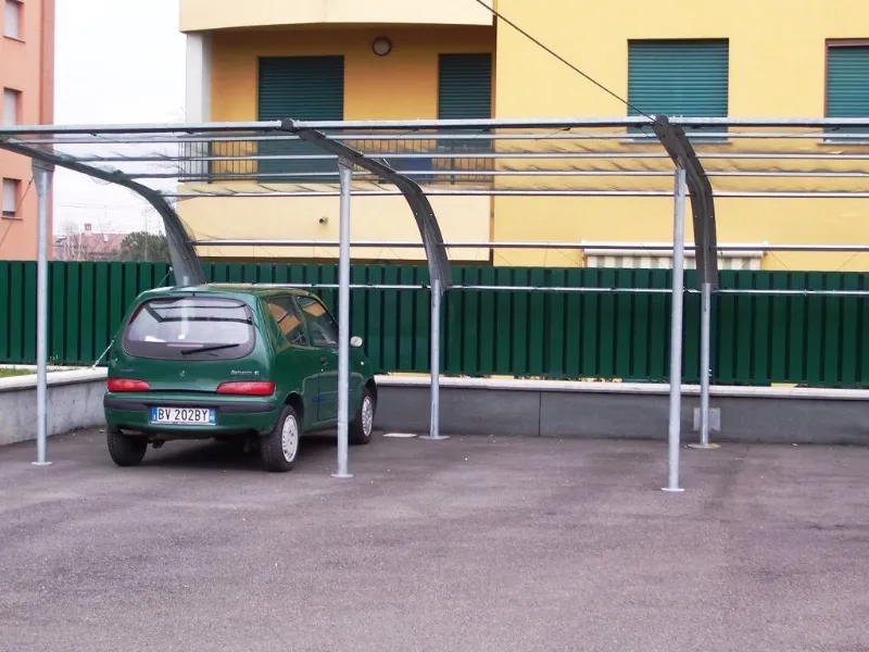 Tettoie in ferro per auto