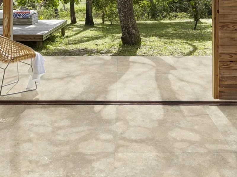 Sfumatura Sand per la collezione Mystone Limestone20 Marazzi nel formato 120x120 cm