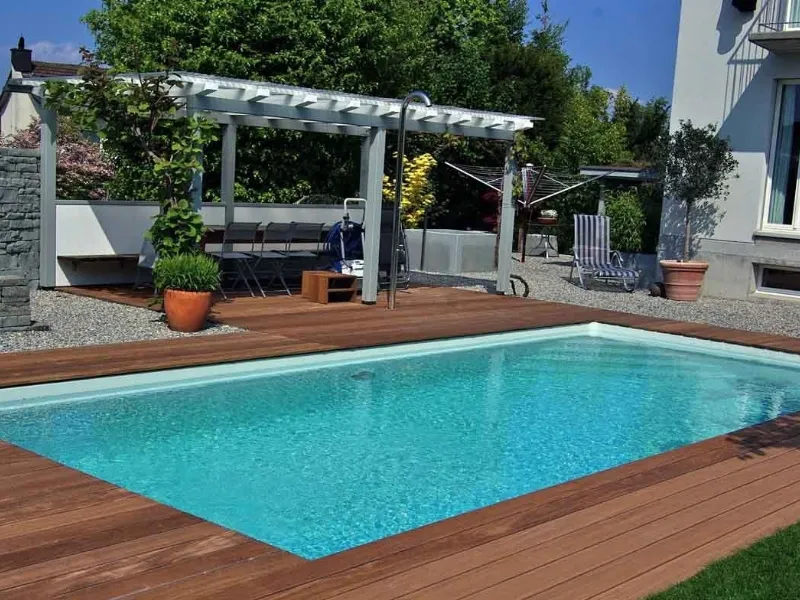 La piscina in vetroresina Athen di Polyfaser
