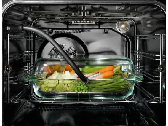 dettaglio dell'inserimento acqua nel forno Vaporex