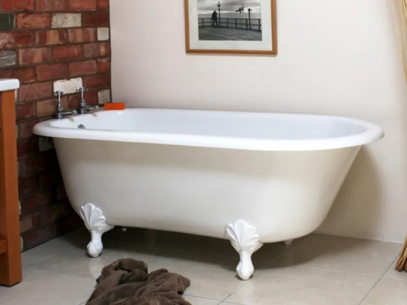 Vasca da bagno con piedini usata