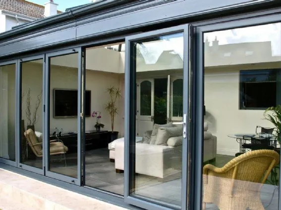 Un terrazzo con ampia veranda